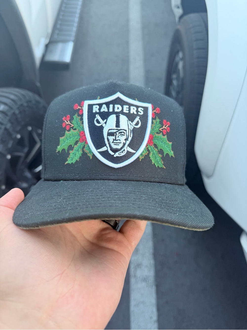 New Era Las Vegas Raiders Black Cap with Holiday Embroidered Holly